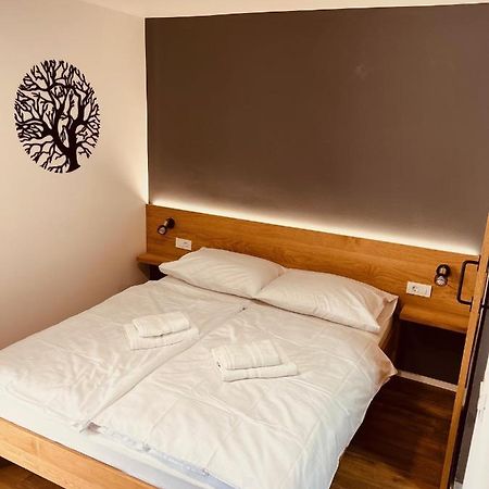 Pjagodic Hotel Cerklje - 5Min To Airport Церклье-на-Гореньскем Экстерьер фото