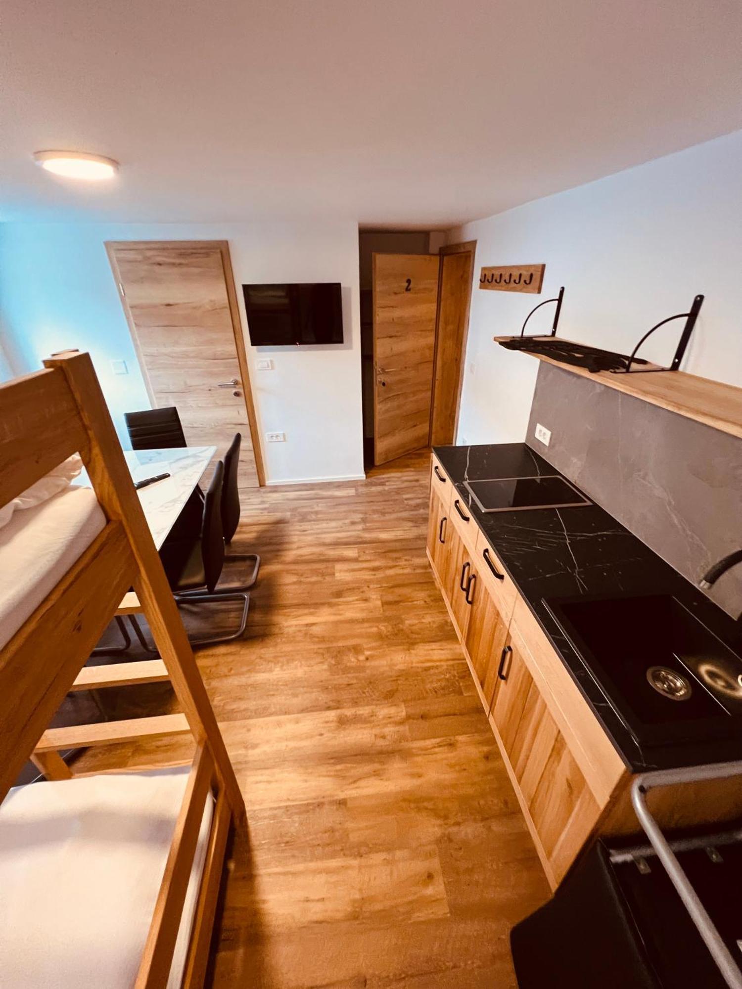 Pjagodic Hotel Cerklje - 5Min To Airport Церклье-на-Гореньскем Экстерьер фото